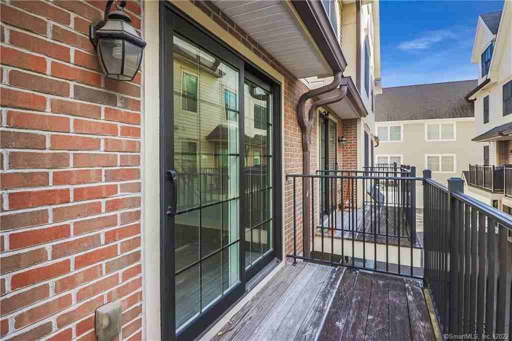 109 Forest St Apt 10 - Photo 7 of 32