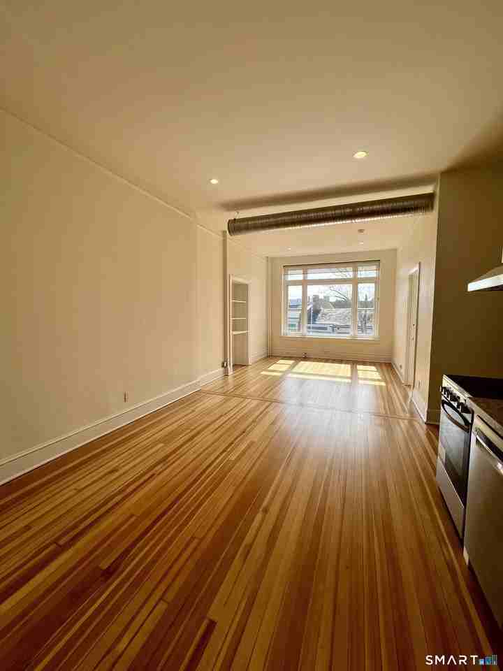 88 Main St - Photo 3 of 26