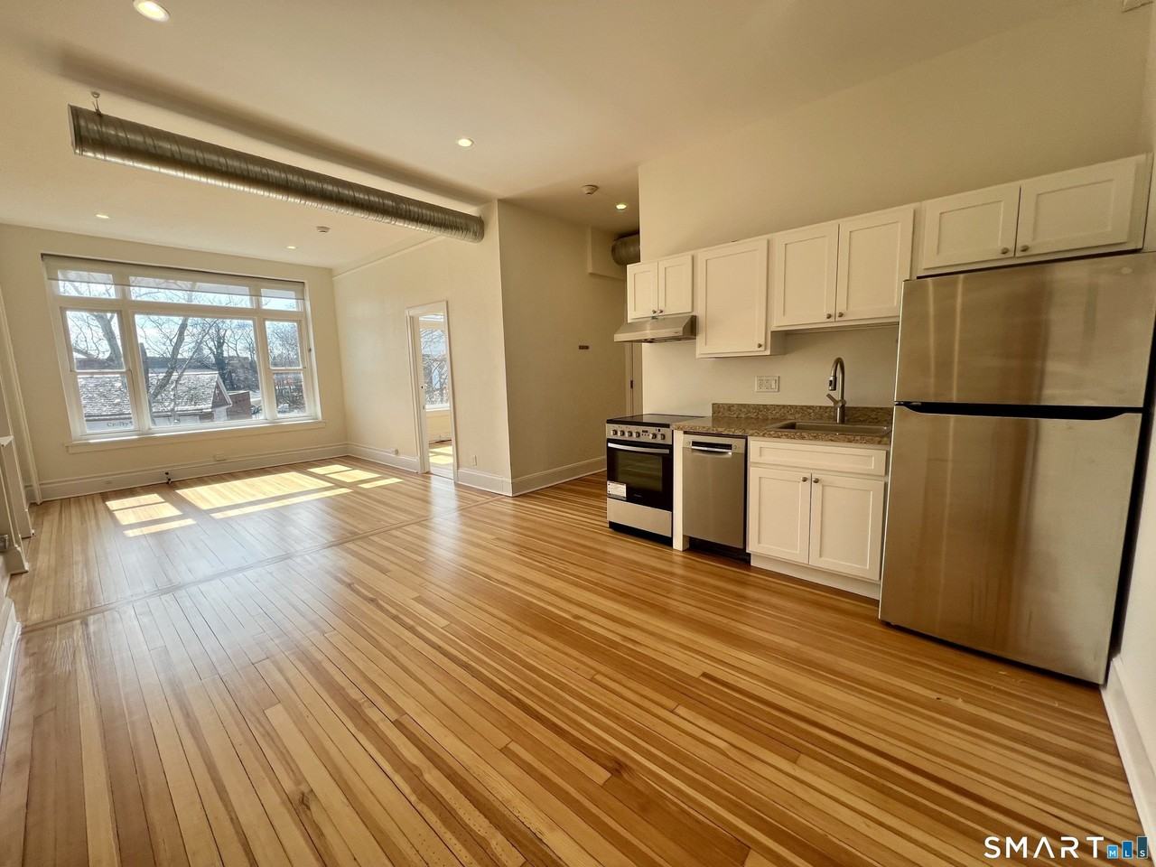 88 Main St - Photo 4 of 26