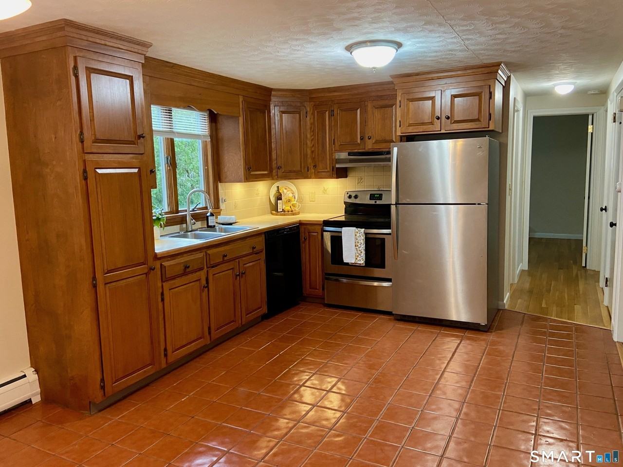 31 Gordon Ave - Photo 3 of 16