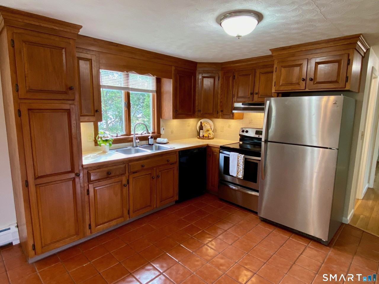 31 Gordon Ave - Photo 4 of 16