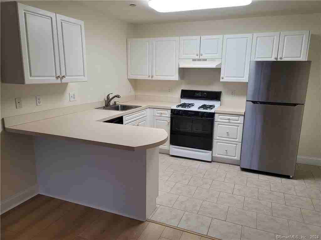 1 Daskams Ln Unit 1b - Photo 7 of 15