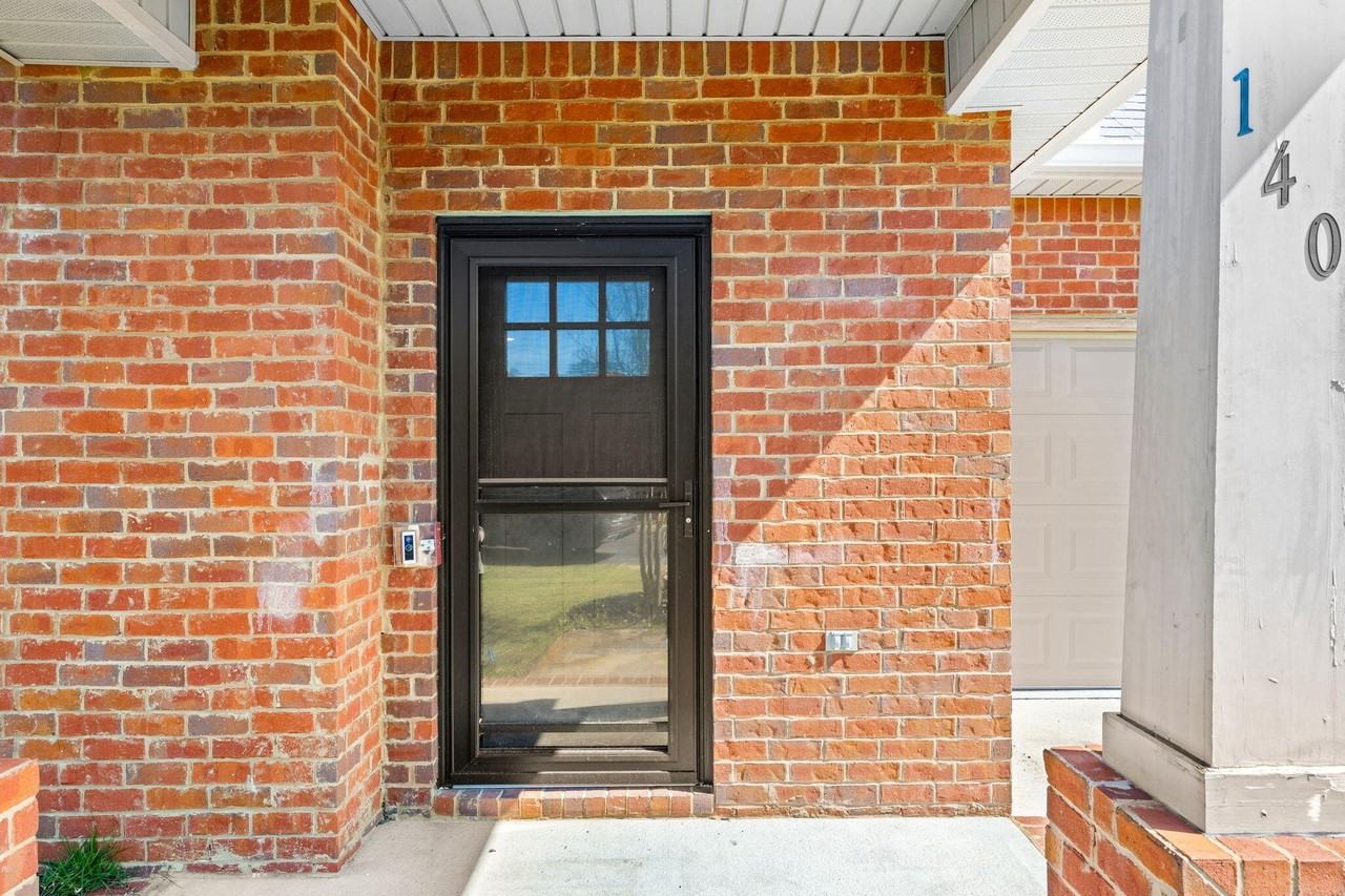 140 Kinley Ave - Photo 3 of 29