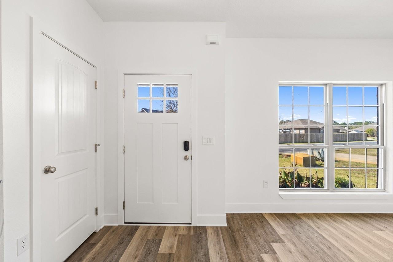 140 Kinley Ave - Photo 4 of 29