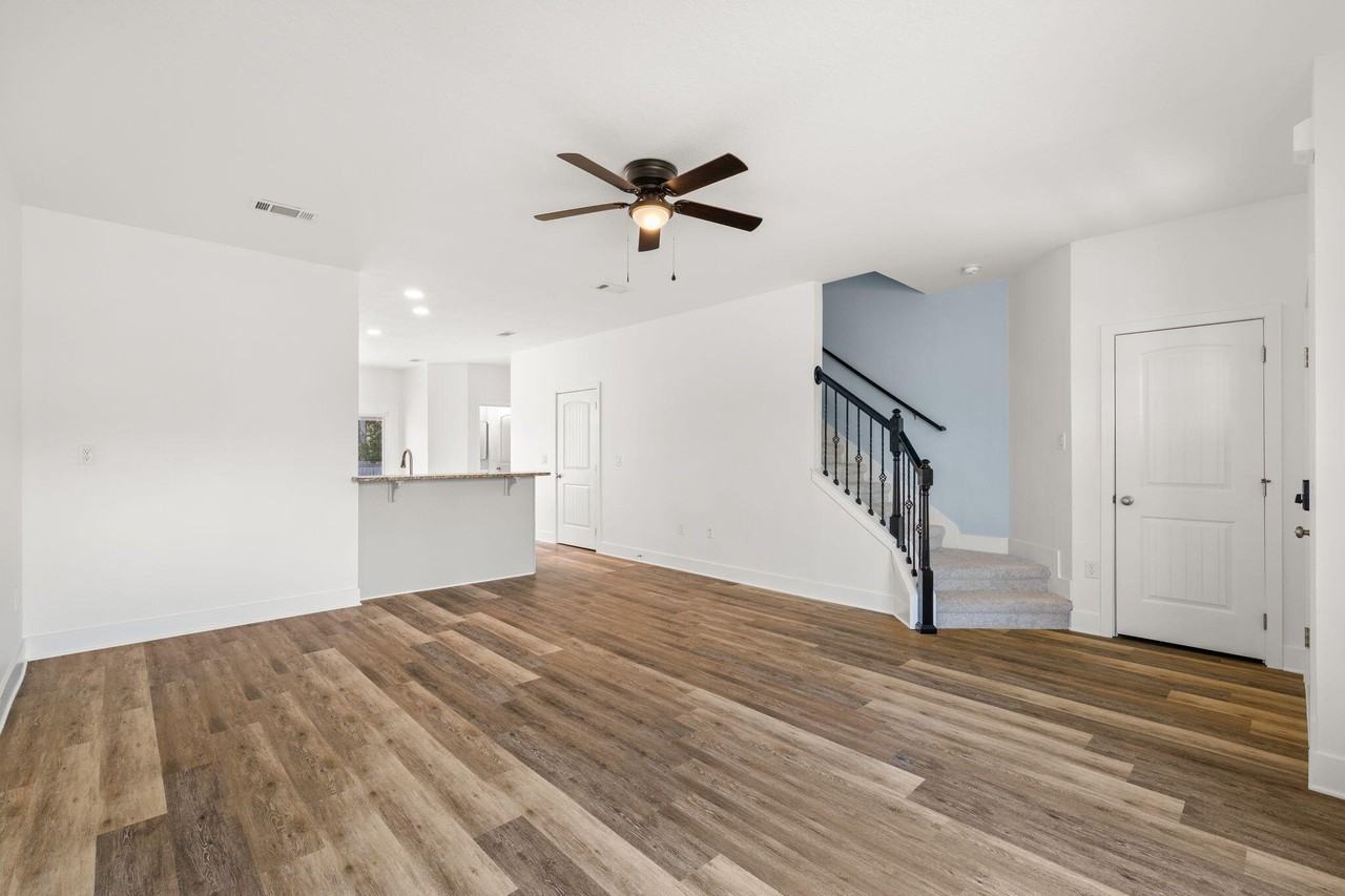 140 Kinley Ave - Photo 5 of 29