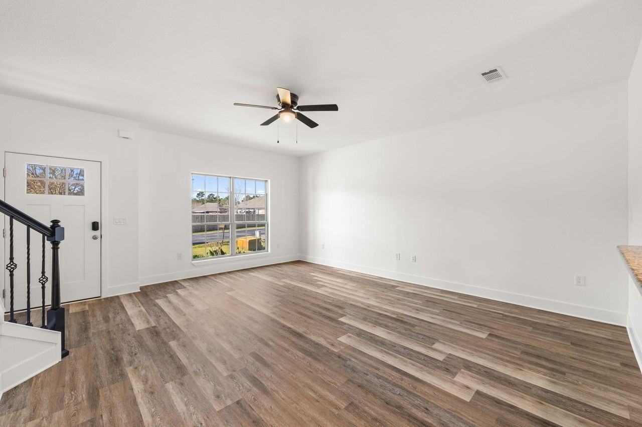 140 Kinley Ave - Photo 7 of 29