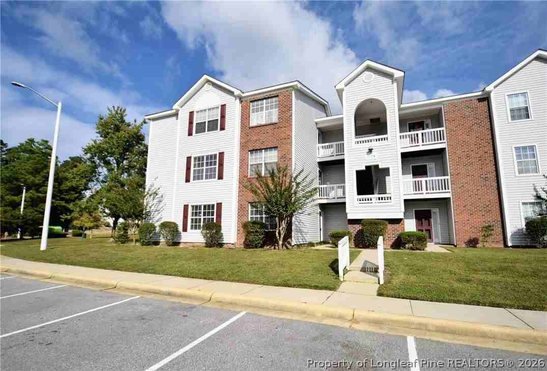 224 Waterdown Dr Apt 1 - Photo 2 of 19