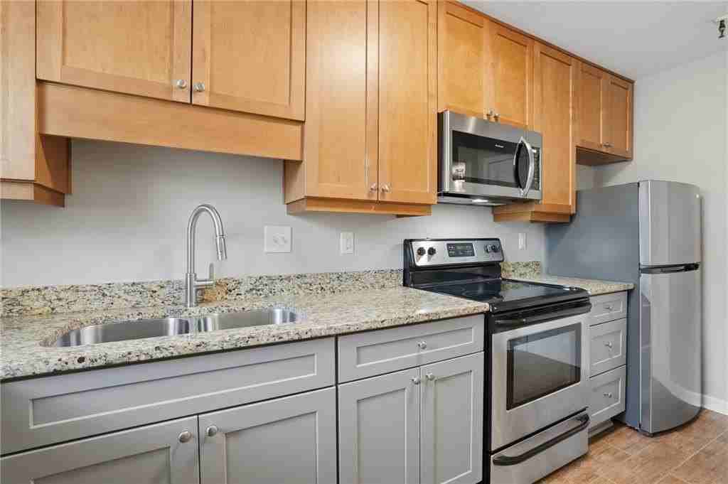 215 Winding River Dr Unit F - Photo 5 of 19