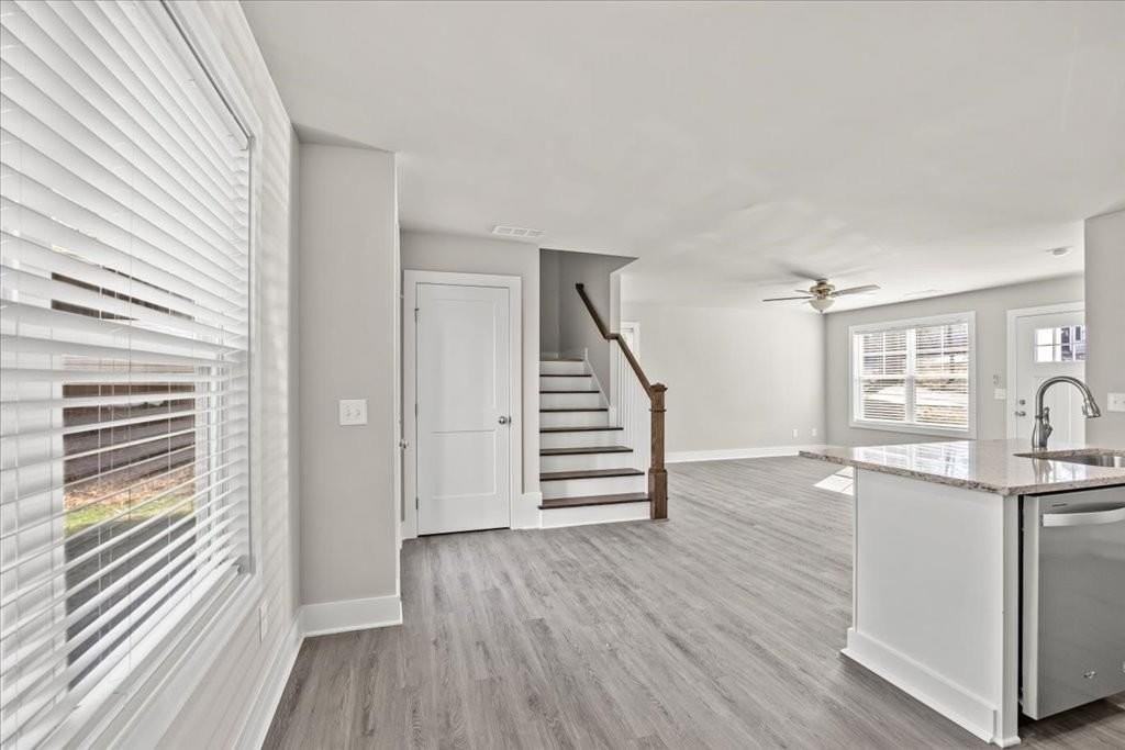 3545 Catalina Dr - Photo 4 of 18