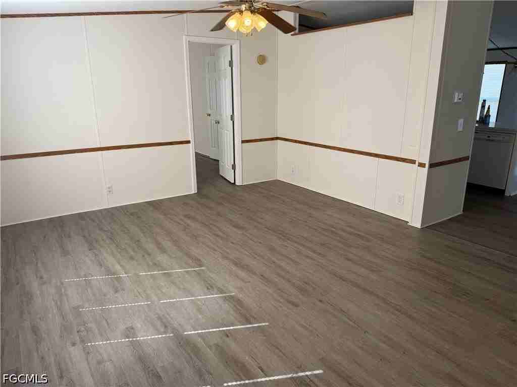 2253 Queen Anne Dr - Photo 3 of 9