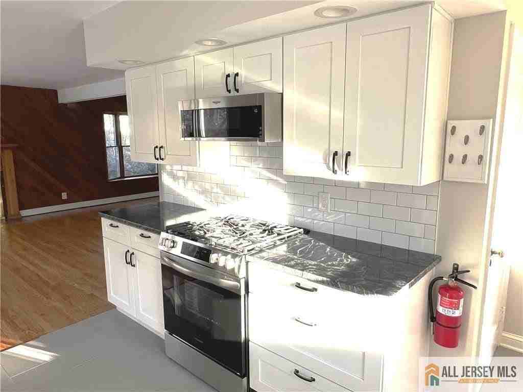 11 Plainsboro Rd - Photo 5 of 30