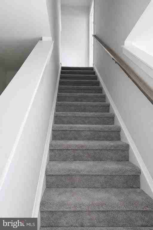 755 Platinum Dr - Photo 3 of 23