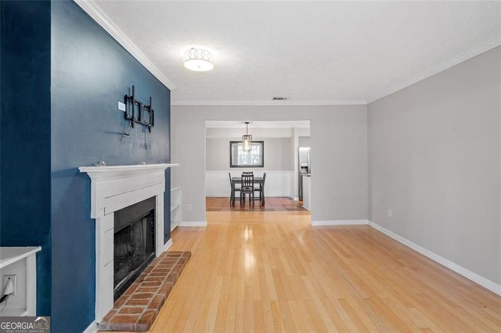 2045 Brian Way - Photo 2 of 35