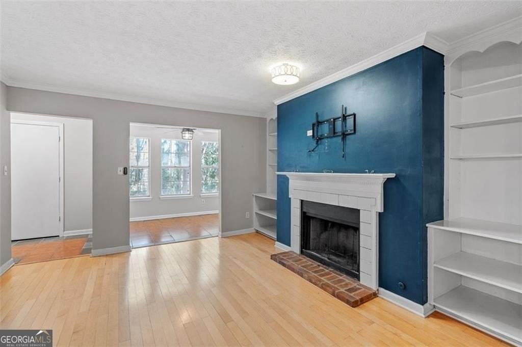 2045 Brian Way - Photo 3 of 35