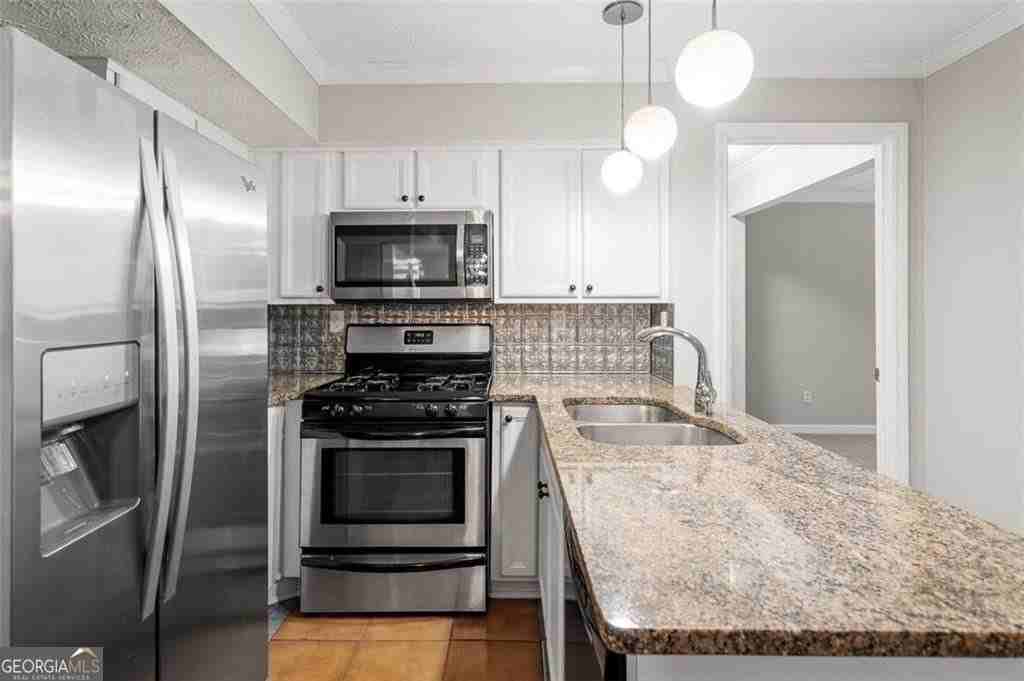 2045 Brian Way - Photo 4 of 35