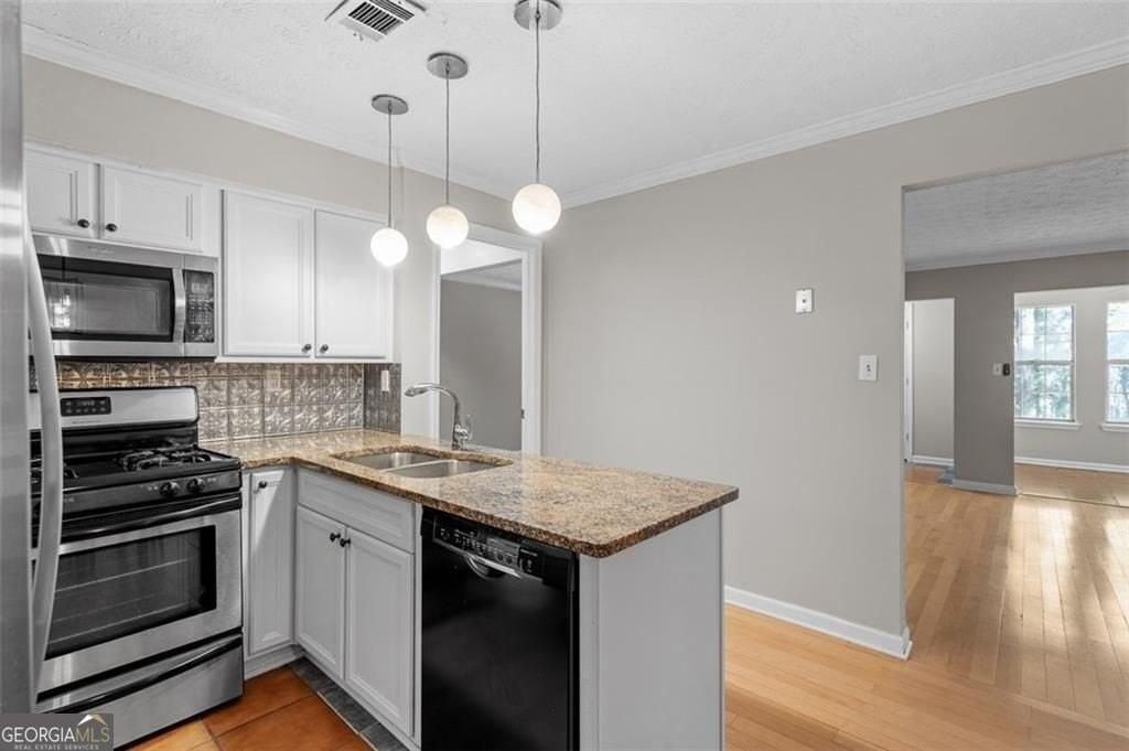 2045 Brian Way - Photo 6 of 35