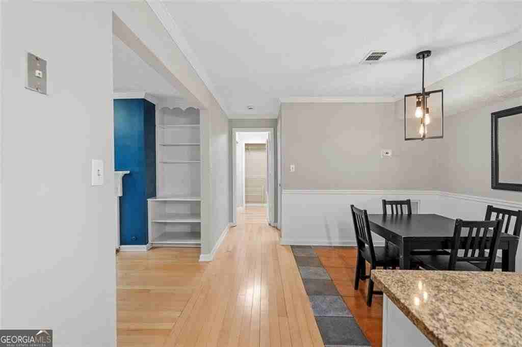 2045 Brian Way - Photo 7 of 35