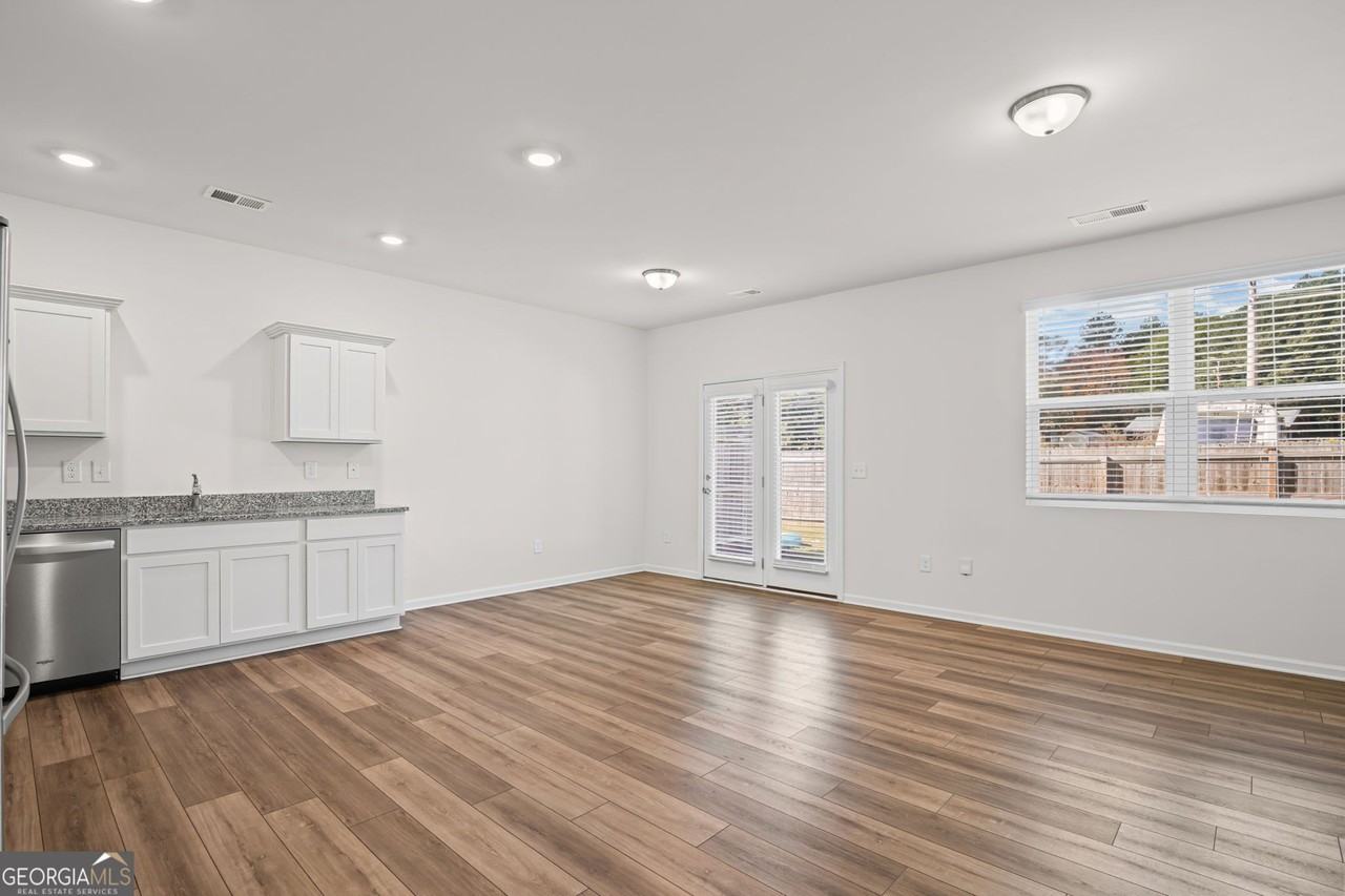 1002 Depot St - Photo 4 of 29