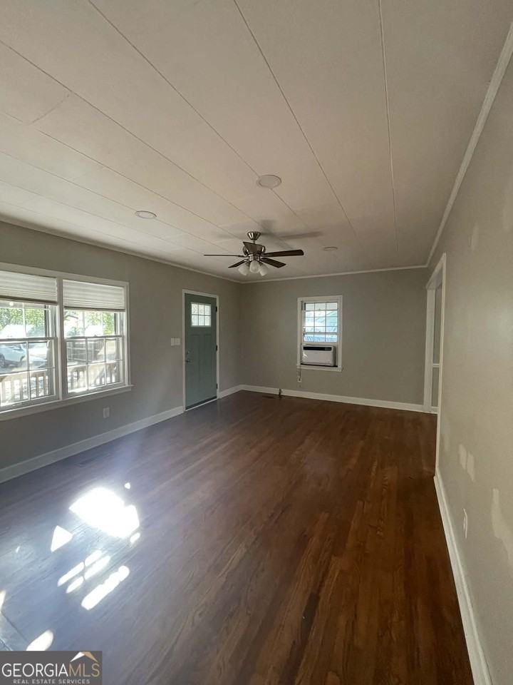 214 Mimosa Dr - Photo 3 of 13