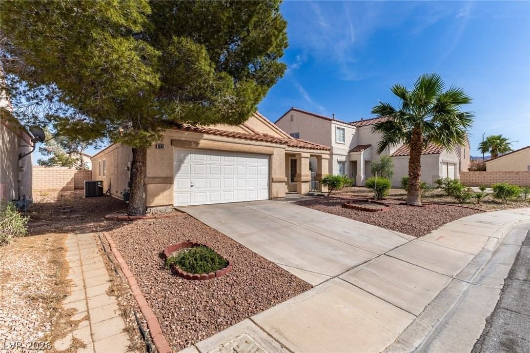 1000 Pleasant Run Ct - Photo 3 of 41