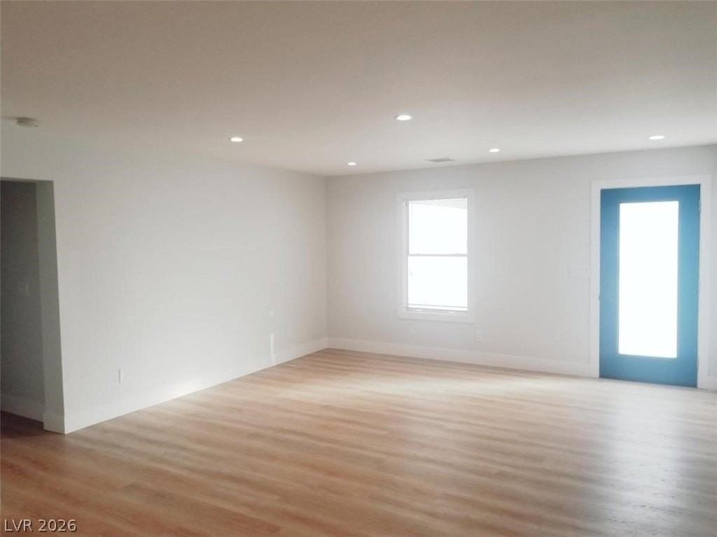 410 Hopedale Ave - Photo 7 of 17