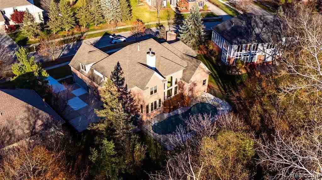 6573 Poppleton Rd - Photo 3 of 39