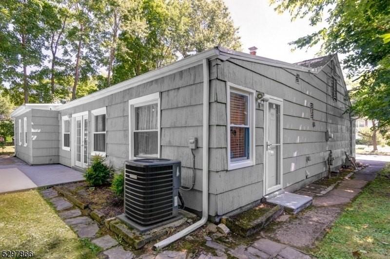 43 Woodcrest Dr - Photo 3 of 28