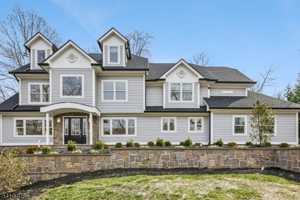 featured image of 215 Summit Ave