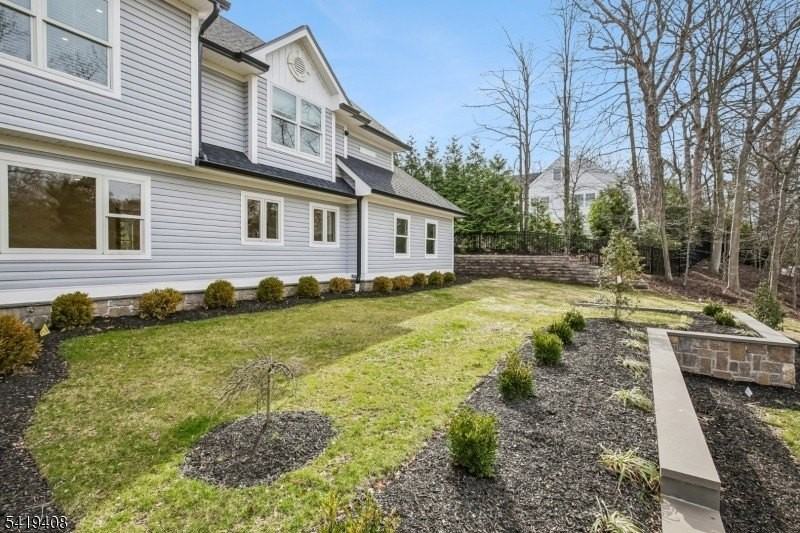 215 Summit Ave - Photo 2 of 26