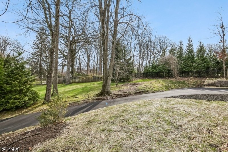 215 Summit Ave - Photo 3 of 26