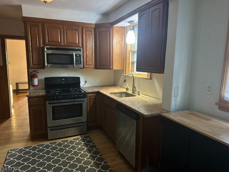 325 Bogert Ave - Photo 2 of 24