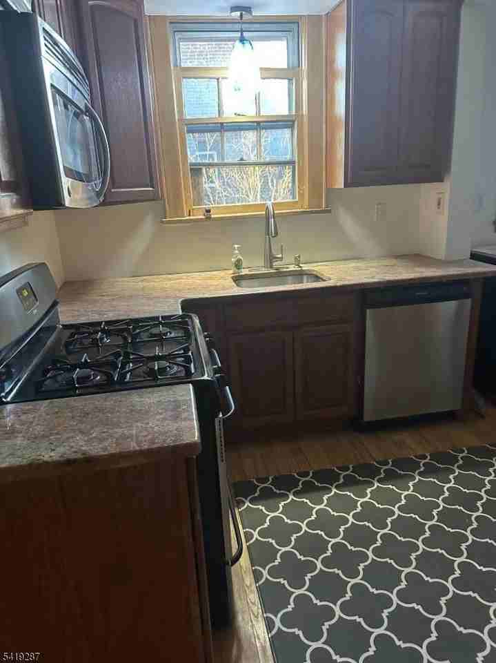 325 Bogert Ave - Photo 3 of 24