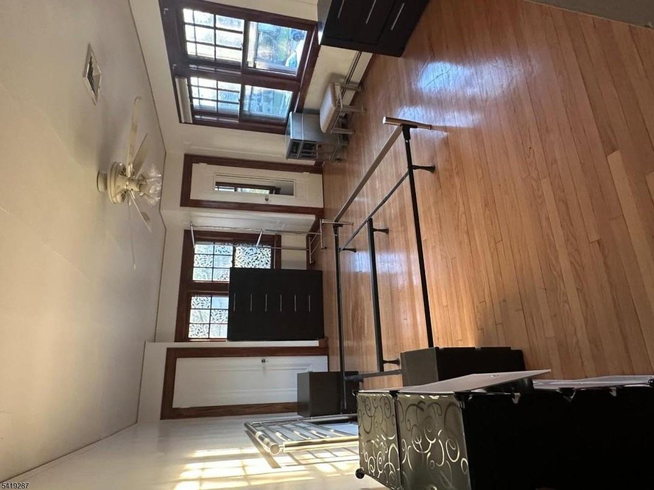 325 Bogert Ave - Photo 4 of 24