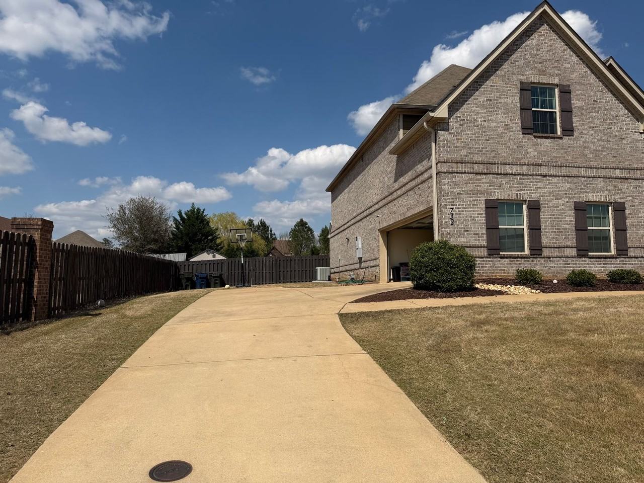 732 Banbury St - Photo 4 of 28