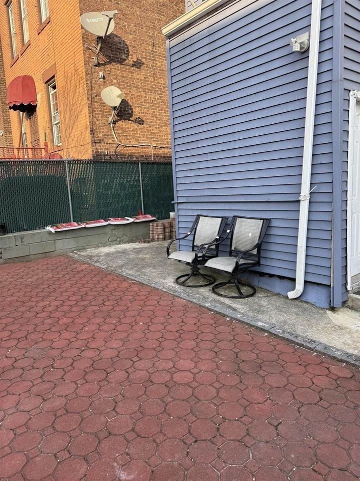 1207 Central Ave #1st - Photo 2 of 4