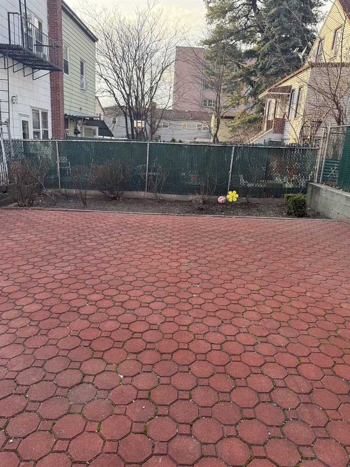 1207 Central Ave #1st - Photo 4 of 4