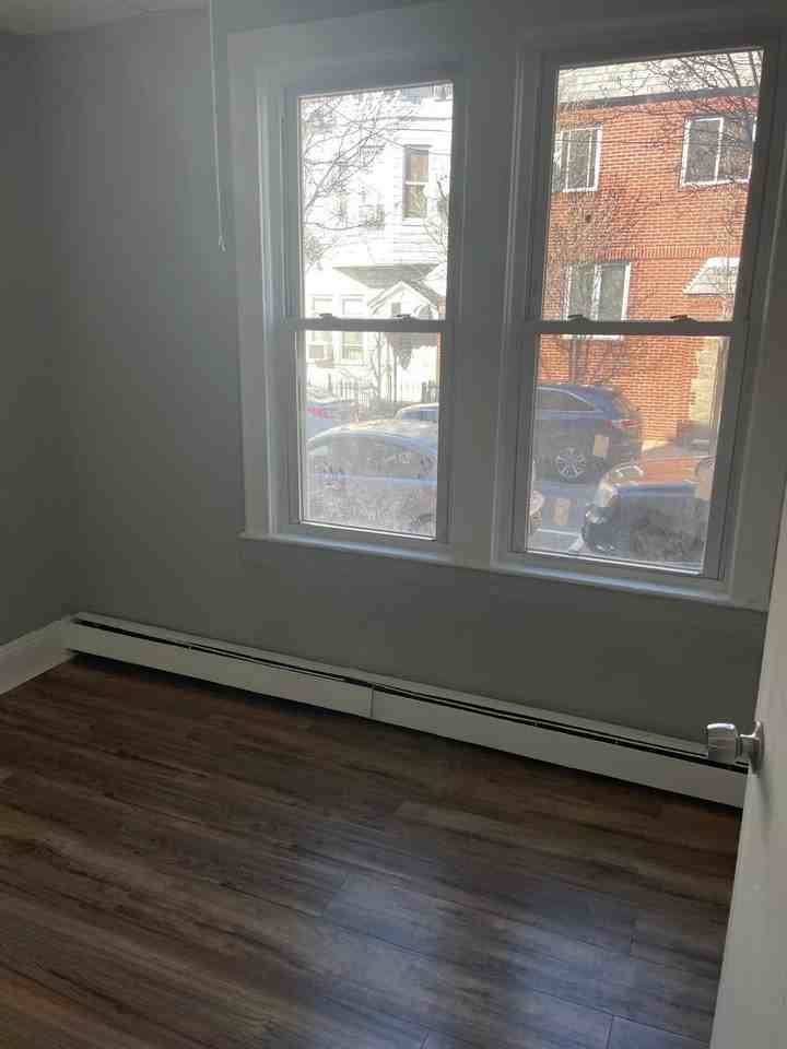 541 27th St #1 - Photo 7 of 8