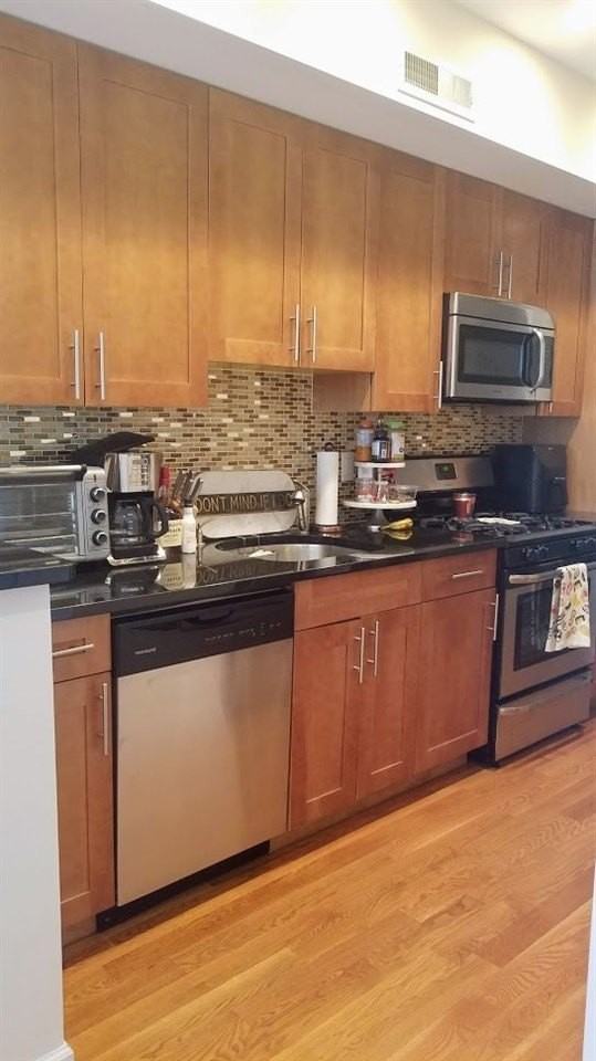 525 Adams St #4L - Photo 3 of 7