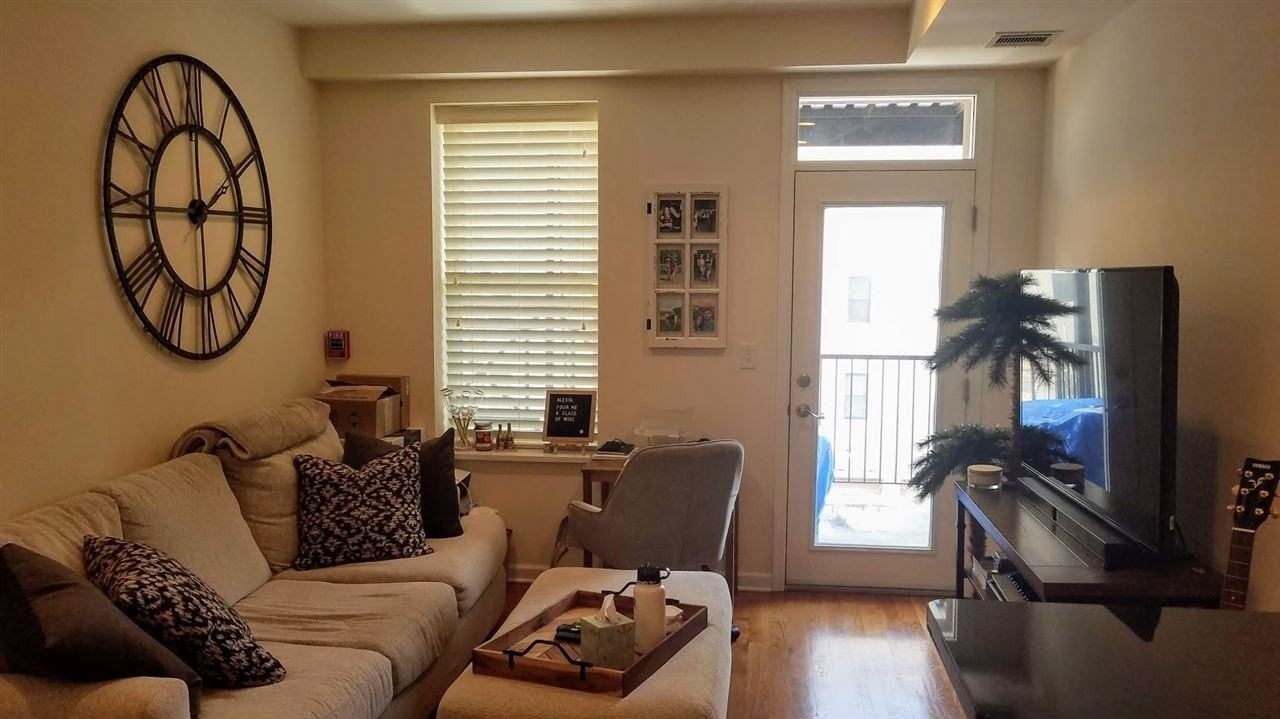 525 Adams St #4L - Photo 5 of 7