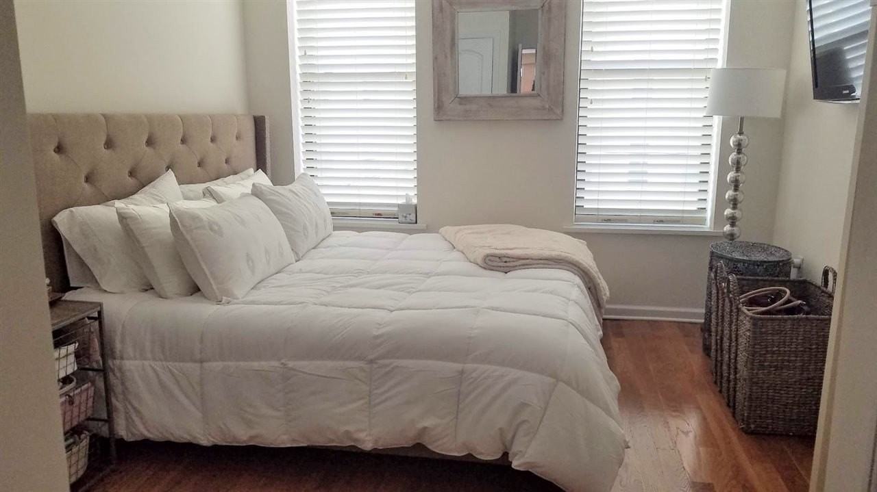 525 Adams St #4L - Photo 6 of 7