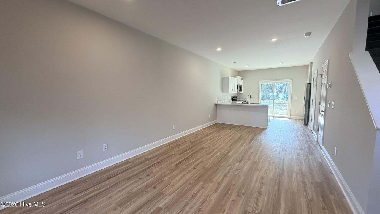 197 Loren Rd - Photo 3 of 18