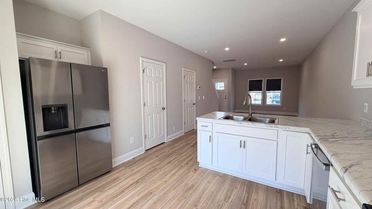 197 Loren Rd - Photo 7 of 18