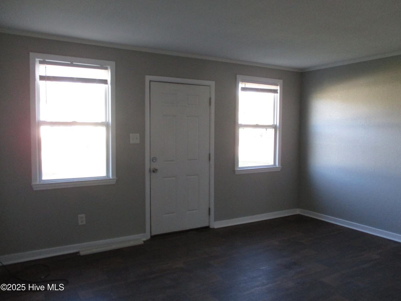 1223 Davis St - Photo 2 of 7