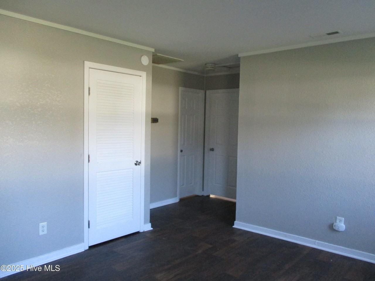 1223 Davis St - Photo 3 of 7