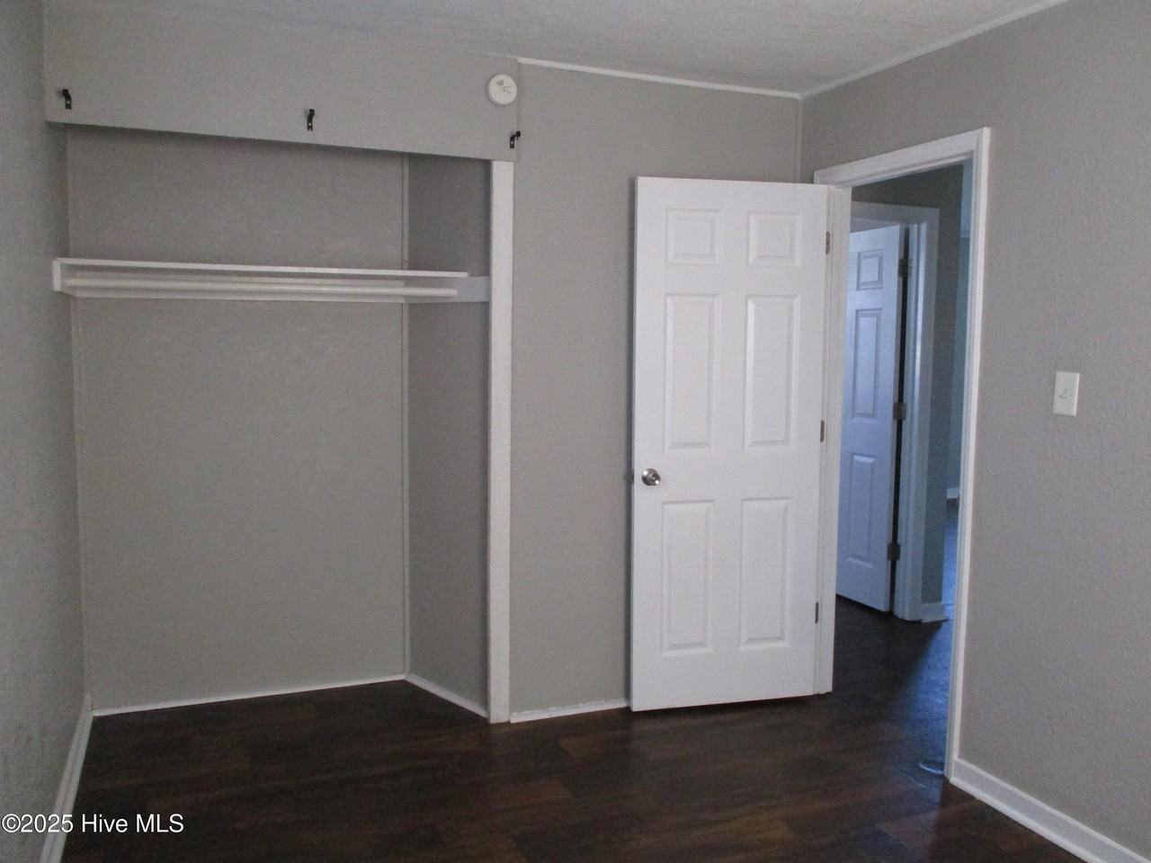 1223 Davis St - Photo 5 of 7