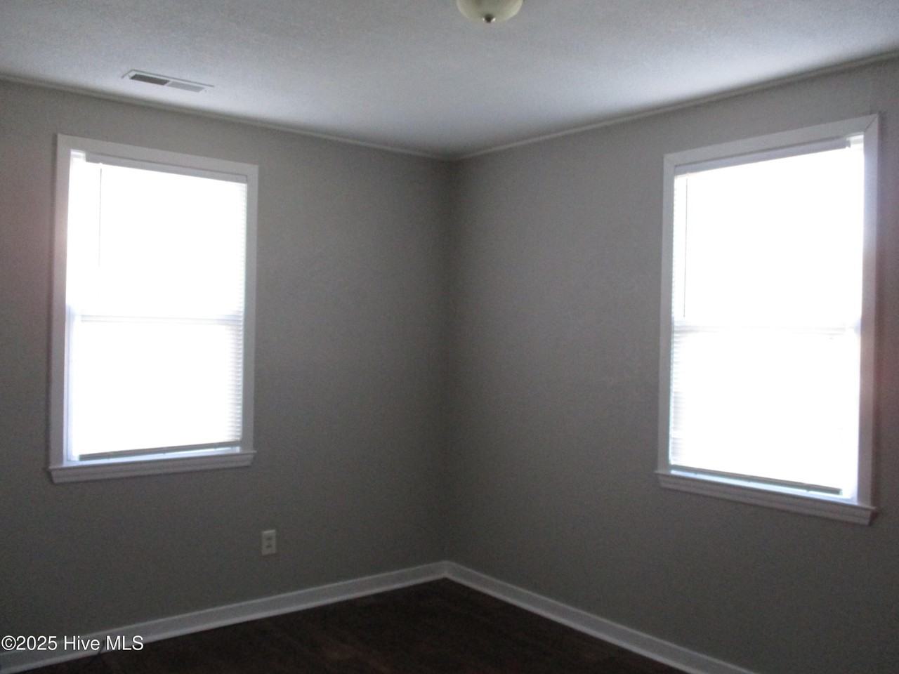 1223 Davis St - Photo 6 of 7