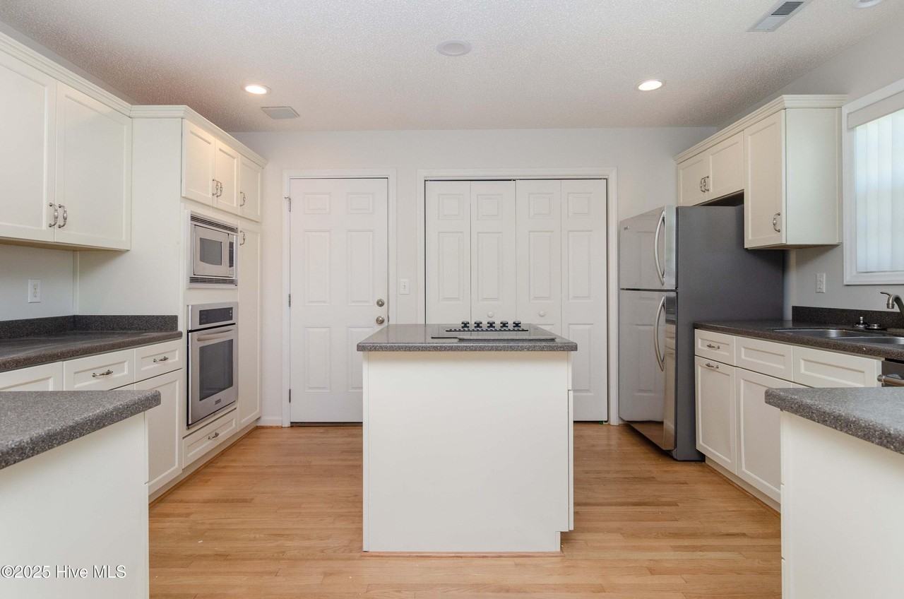 340 Palmer Way - Photo 2 of 28