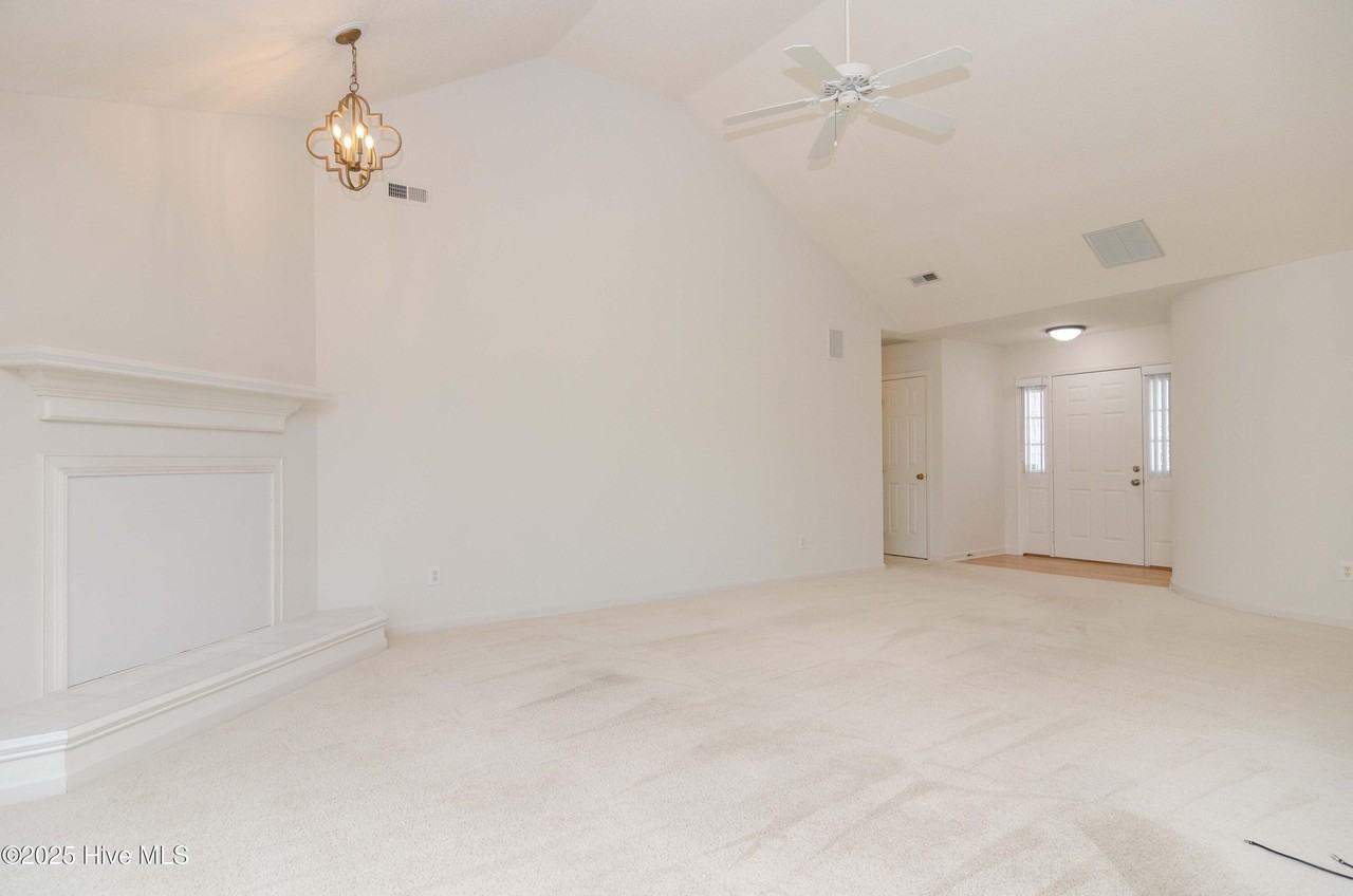 340 Palmer Way - Photo 7 of 28