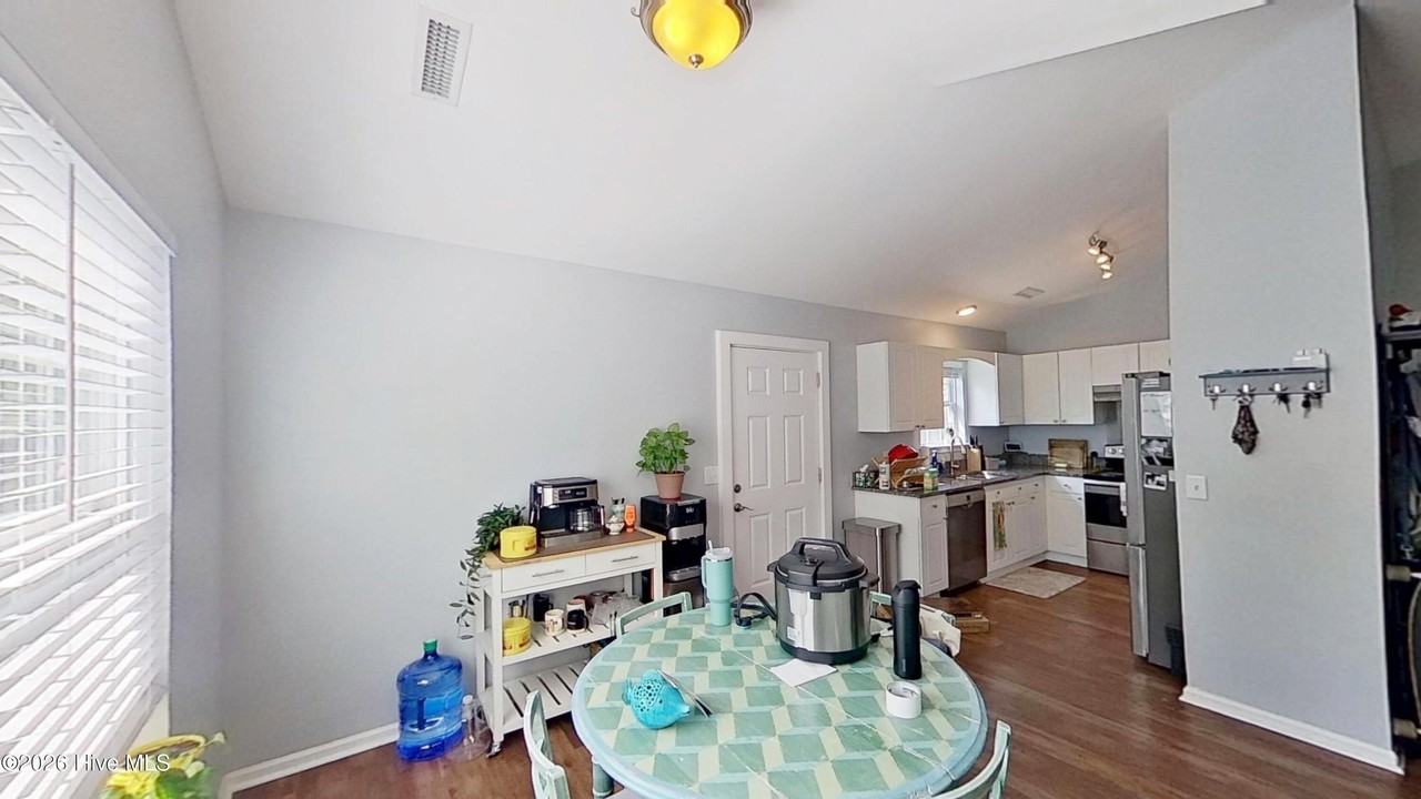 4241 Sunglow Dr - Photo 4 of 20