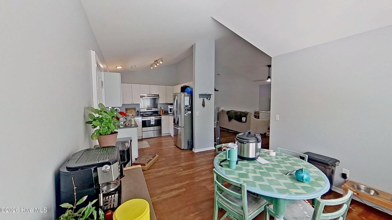 4241 Sunglow Dr - Photo 5 of 20